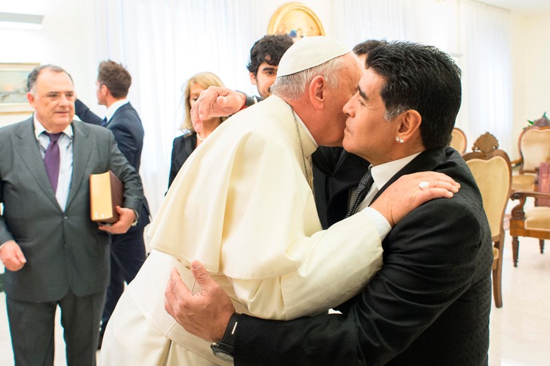 El Papa recibe a Diego Armando Maradona en su residencia de Santa Marta