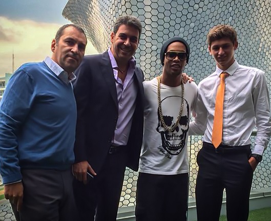 Ronaldinho de visita en México 