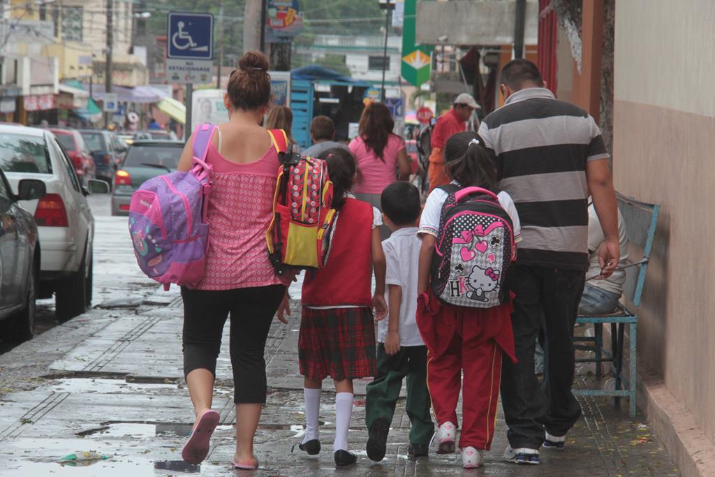 En total en Tampico hubo 11 escuelas que presentaban inundaciones en sus patios: los jardines de niños Carmen G. de Portes Gil, la Violeta Trujillo y 