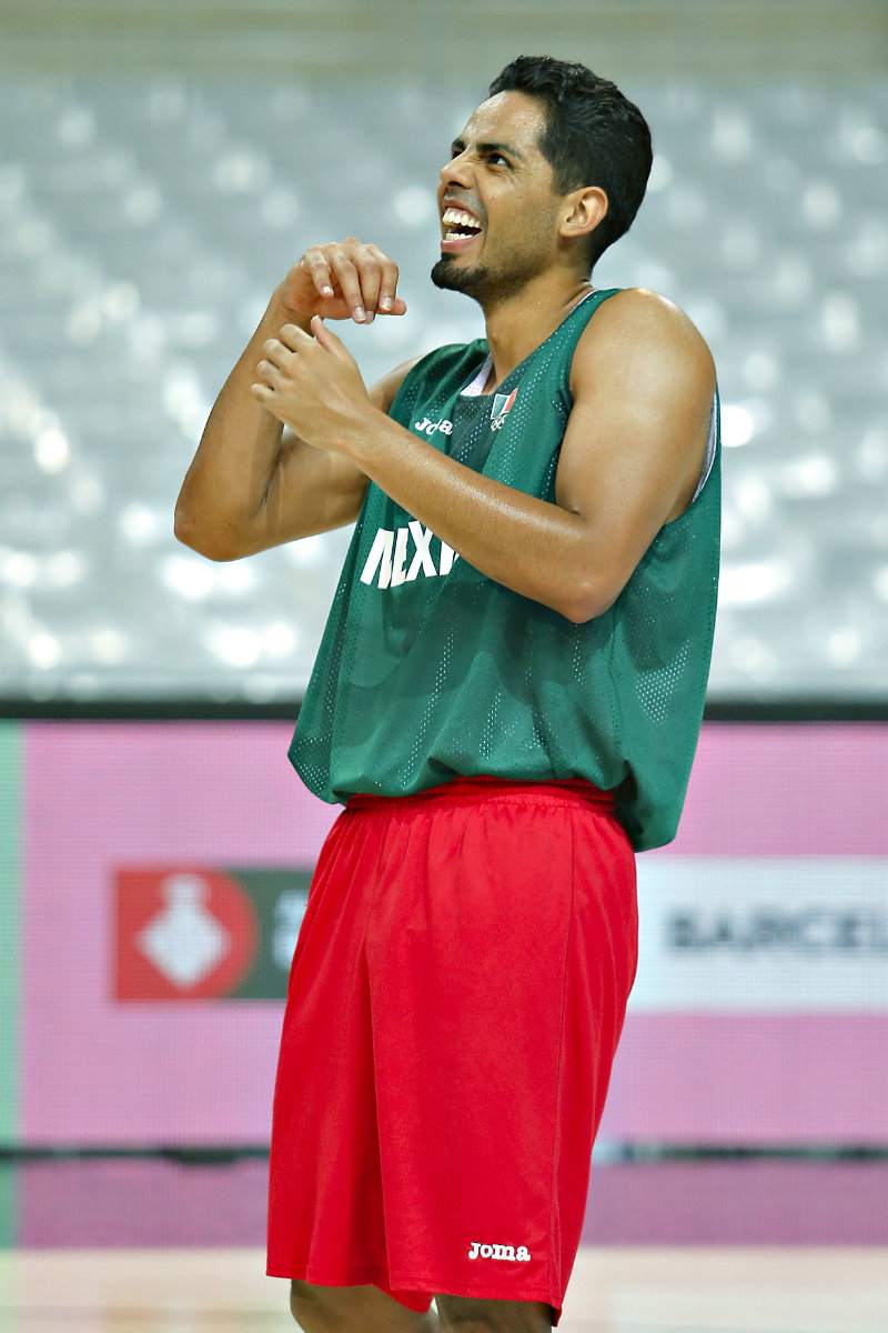 Jorge Gutierrez durante el entrenamiento de la selección de baloncesto de México