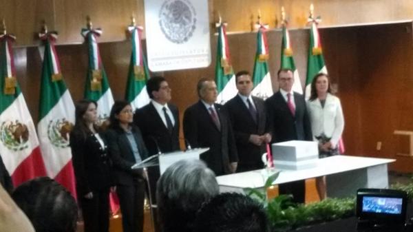 El secretario de Hacienda, Luis Videgaray, entregó el paquete económico 2015. 
