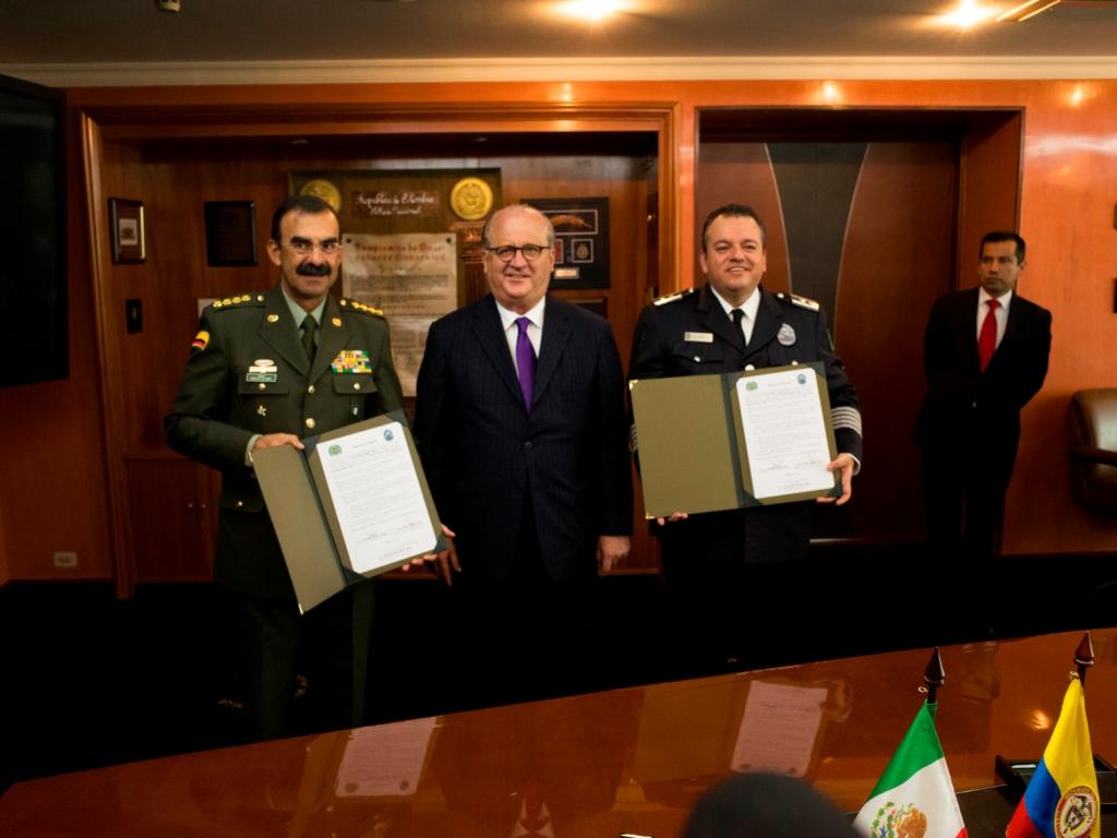 El titular de la Comisión Estatal de Seguridad, Alberto Capella Ibarra y el director General de la Policía Nacional de Colombia, el Mayor General Rodo