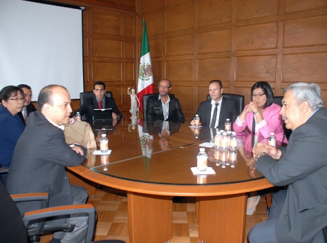 El titular de la Fiscalía de Chihuahua, Jorge González Nicolás, atendió a funcionarios del Departamento de Seguridad Nacional de Guatemala.