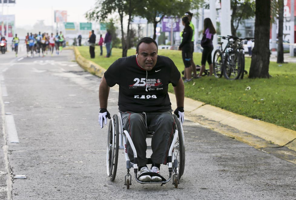 Corren la edición número 25 del medio maratón Atlas