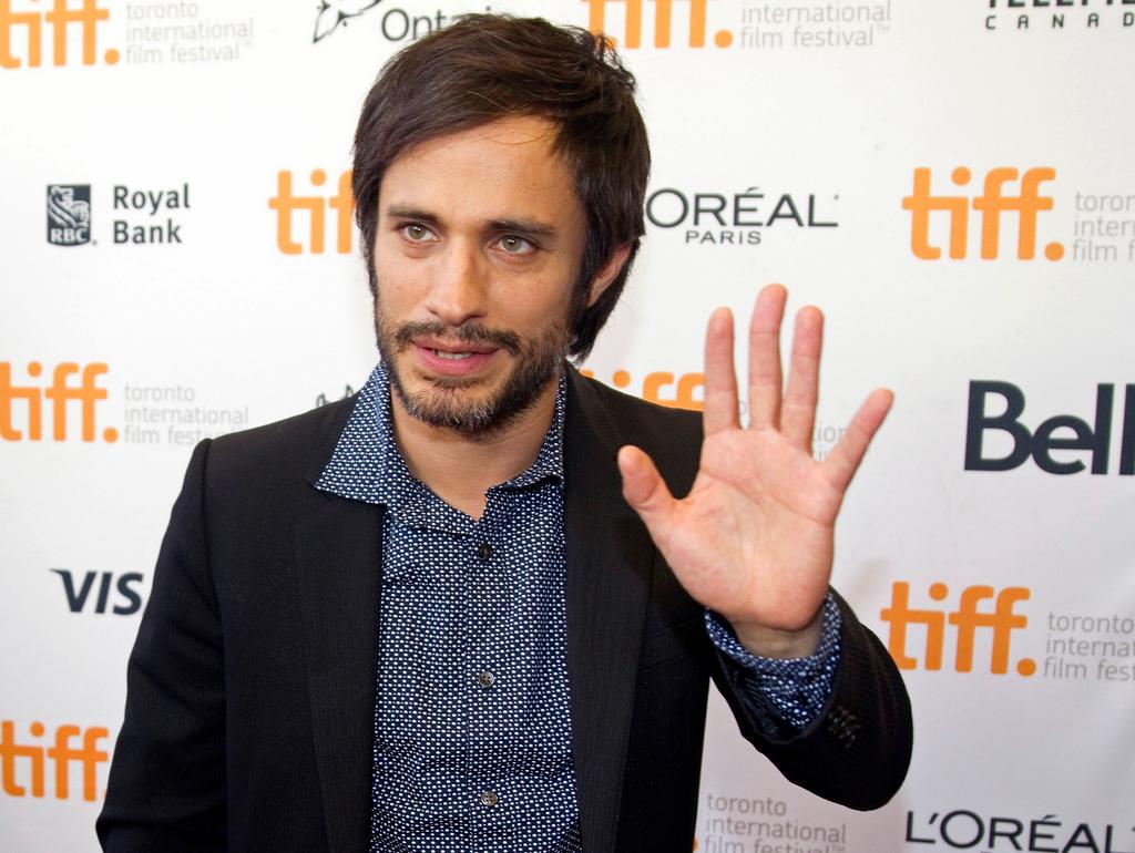 Gael García lució relajado en la alfombra roja de la cinta 'Rosewater’.