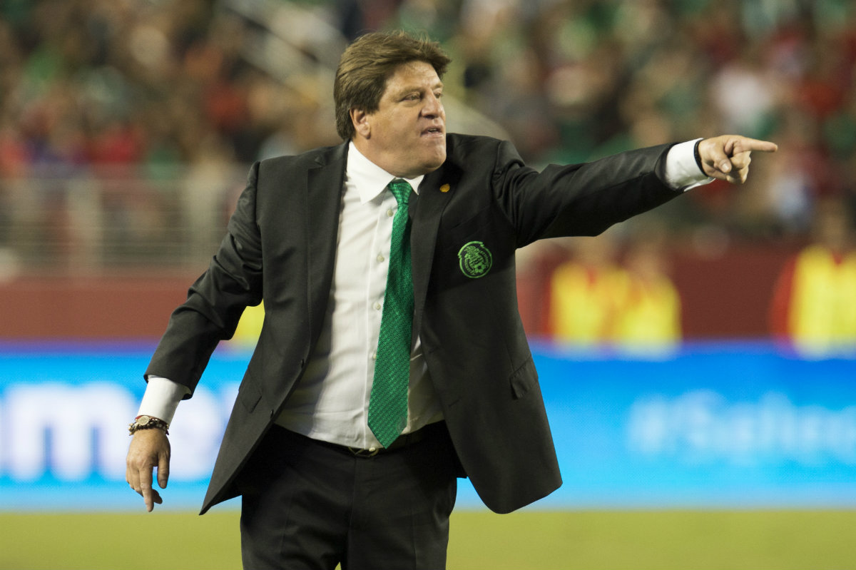 Miguel Herrera durante el paqrtido ante Chile 