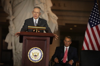 El líder de la mayoría demócrata en el Senado, Harry Reid, durante una ceremonia hoy en Washington
