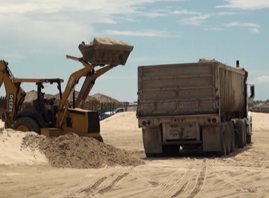 Saqueo de arena en playa Miramar
