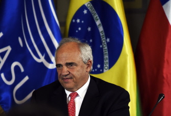 Ernesto Samper, durante su asunción hoy como secretario general de Unasur en el palacio de Miraflores, en Caracas