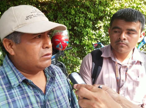 El representante de Tlacoapa,  Amador Cortés Robledo, lamentó que en la SEG le den preferencia a personas que no tienen el perfil necesario para zonas