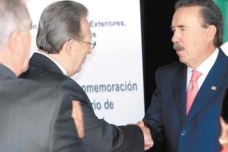 El diplomático asistió al Senado a una ceremonia para recordar a las víctimas de los atentados del 11 de septiembre.