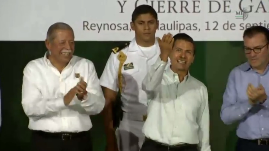 El presidente Enrique Peña Nieto durante el anuncio de mejoramiento del régimen para operaciones con dólares en efectivo y cierre de garitas.