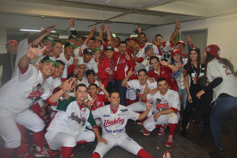 La celebración de los Diablos Rojos en el vestidor del Foro Sol