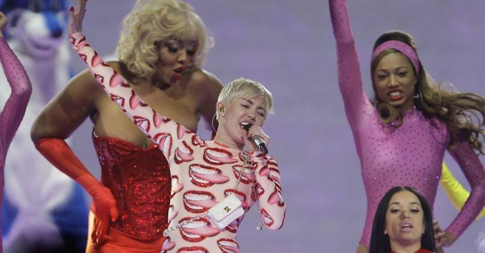 Miley Cyrus le imprimió su estilo a un tema de Led Zeppelin. 