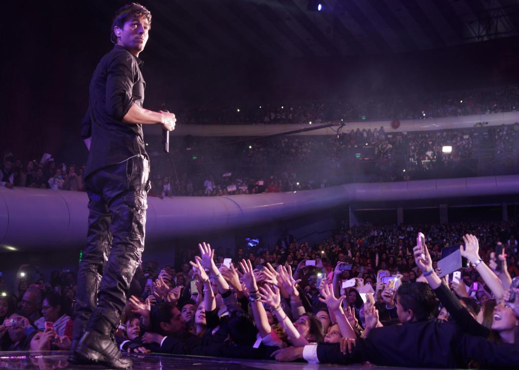 Enrique Iglesias. 