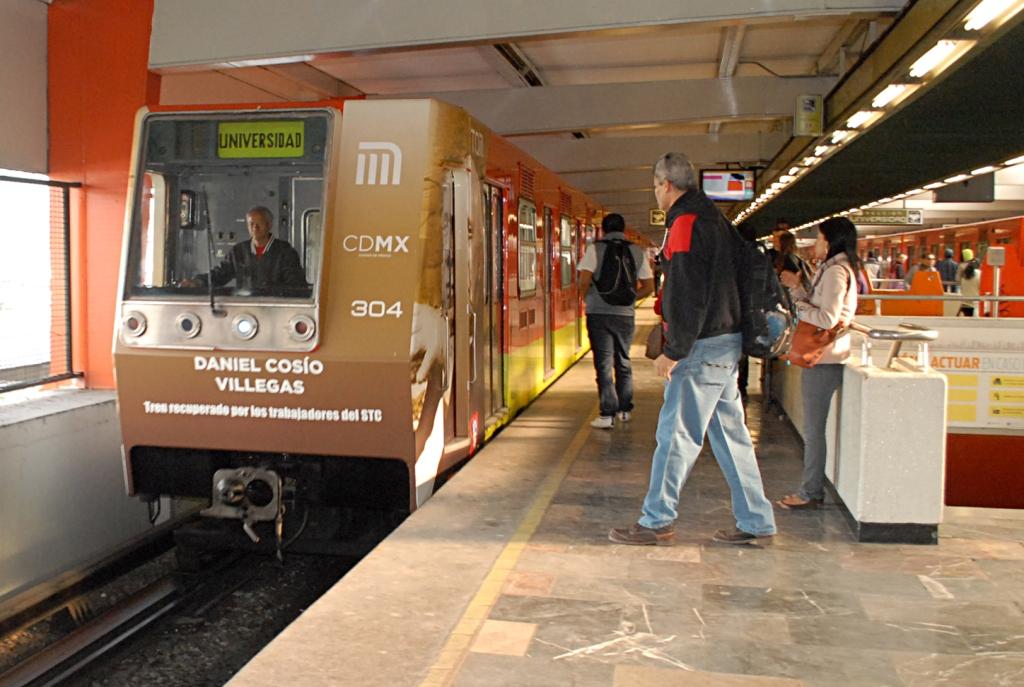 Tren rehabilitado del Metro.