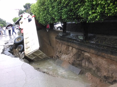 Otro hundimiento en Ciudad Madero