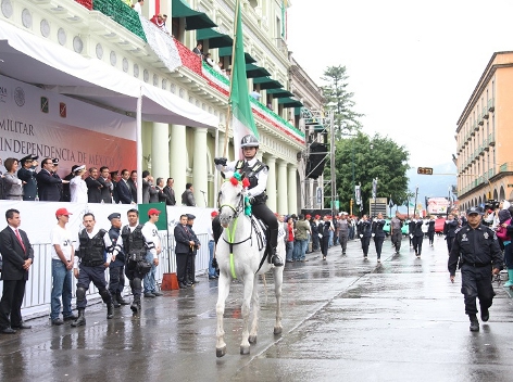 El desfile se realizó en el centro de Veracruz. 