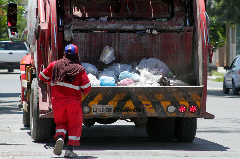 Se quejan del cobro de 40 pesos por el servicio de recolección de basura.