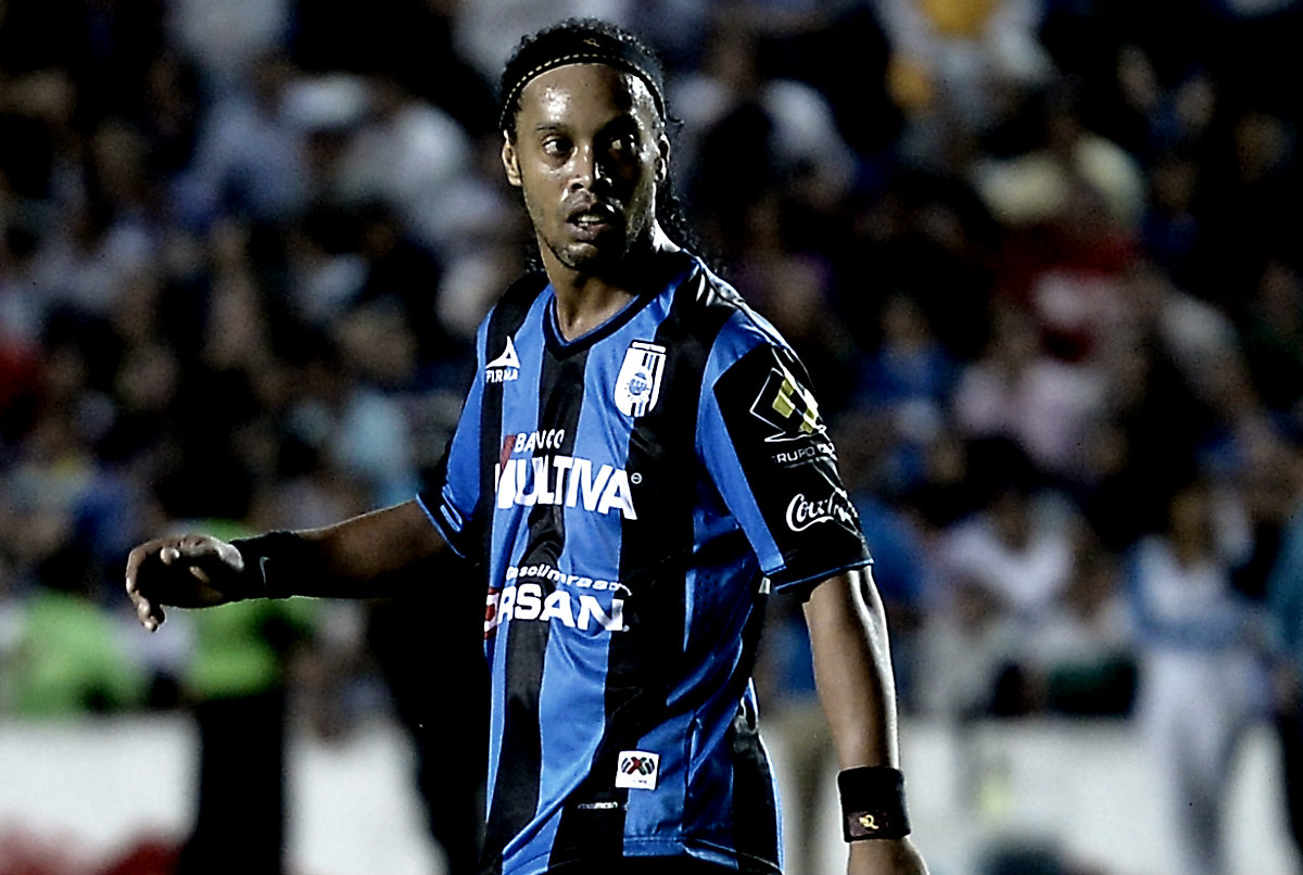 Ronaldinho falló su primer penal en México