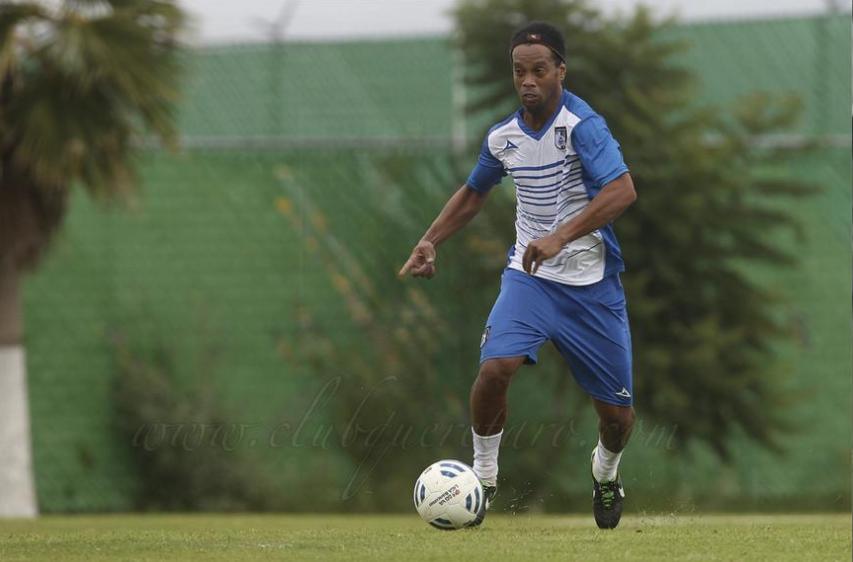 Ronaldinho podría debutar con Gallos en la Copa MX 