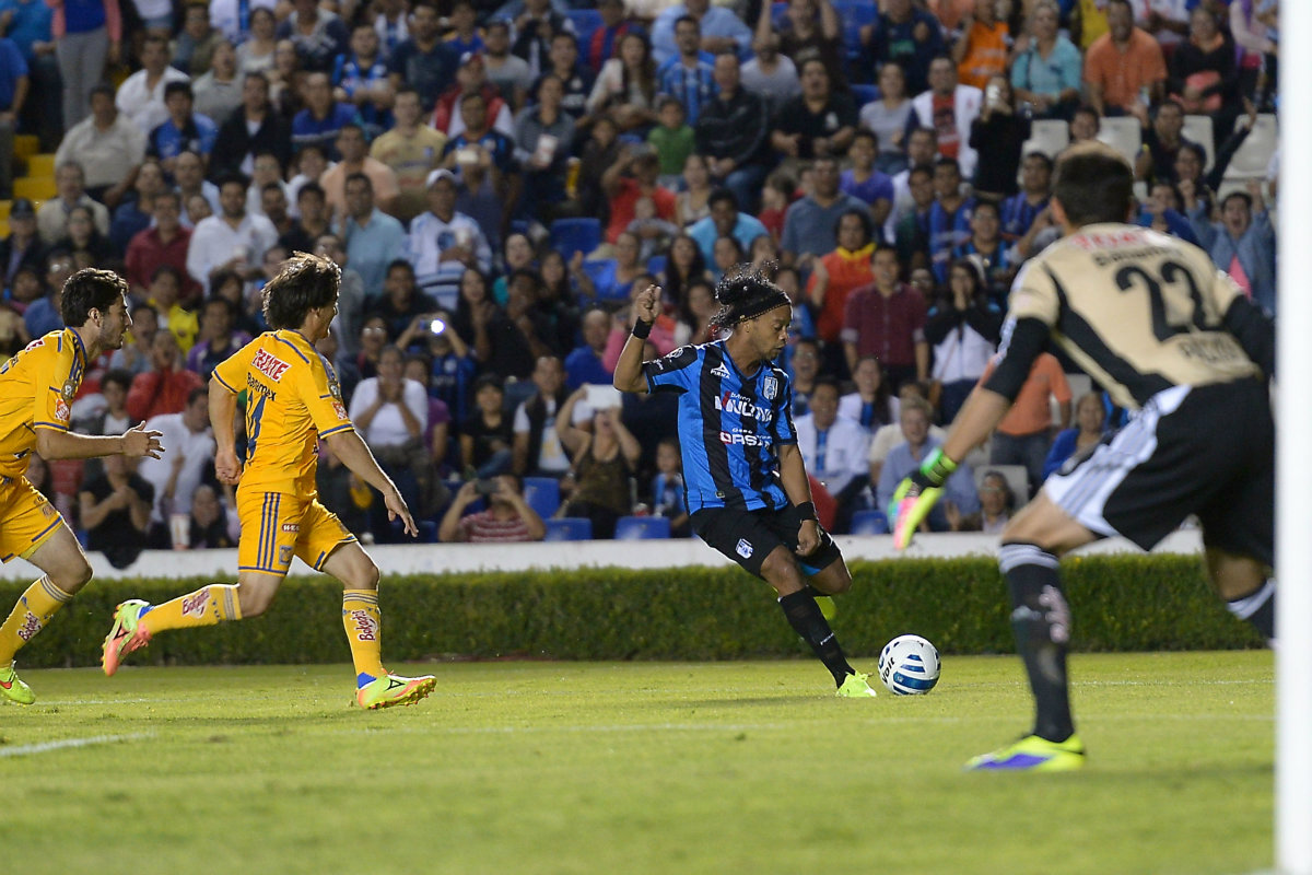 Ronaldinho vivió sus primeros minutos en Copa MX
