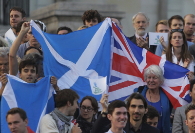 La bandera británica fue diseñada hace más de 200 años y combina los colores de los santos patrones de Inglaterra, Irlanda y Escocia. 