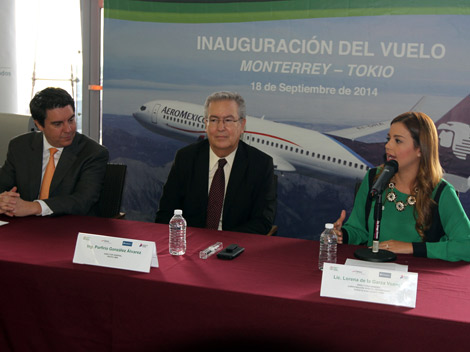 Jorge Goytortua, director corporativo de ventas de Aeroméxico; Porfirio González, director general de OMA; y Lorena de la Garza, de Corporación Turíst