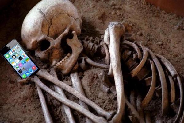 Con memes, usuarios de Apple se quejan del tiempo de espera para descargar el iOS 8