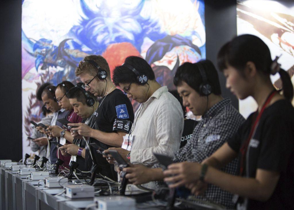 Videojuego Final Fantasy Explorers en una Nintendo 3DS .