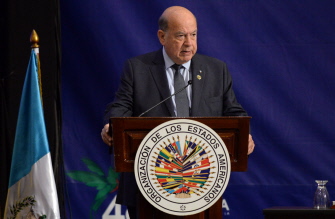 José Miguel Insulza, secretario general de la OEA, interviene ante la Asamblea en Guatemala