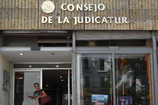 Ayer hubo sesión extraordinaria, pero postergaron la convocatoria para nombrar a los jueces.