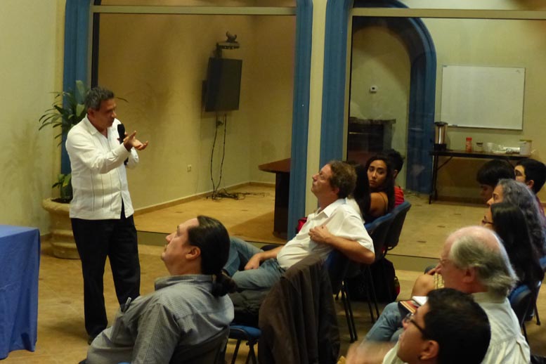 Juan Olvera Gudiño presentó avances de su estudio. 