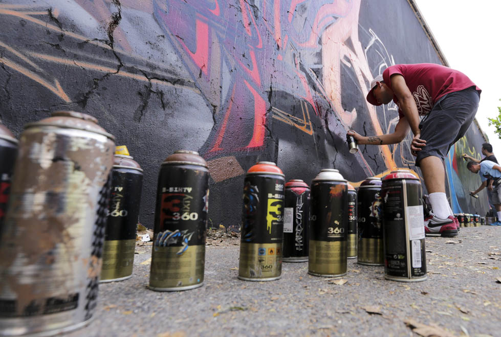 Plasman murales en barda del panteón de Mezquitán
