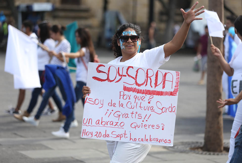 Sordos marchan en Guadalajara