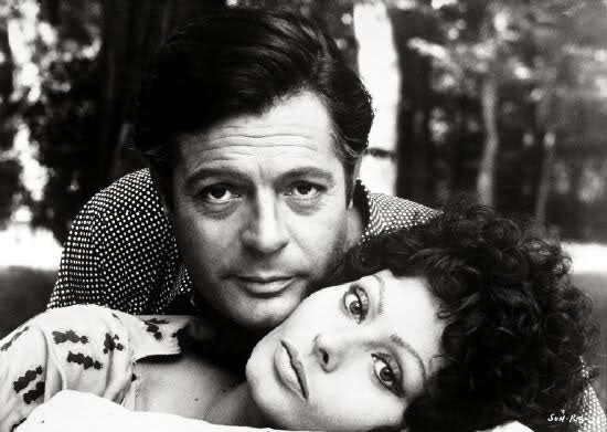Tanto talento debía darle frutos y para 1964 recibió su primera nominación al Oscar, por su participación en Matrimonio a la italiana, con Marcello Ma