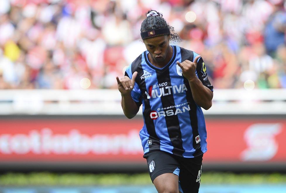 Chivas recibe a los Gallos Blancos 