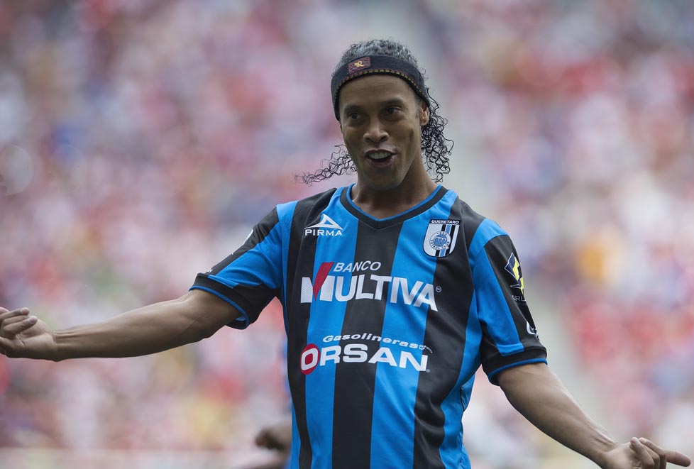 Chivas recibe a los Gallos Blancos 