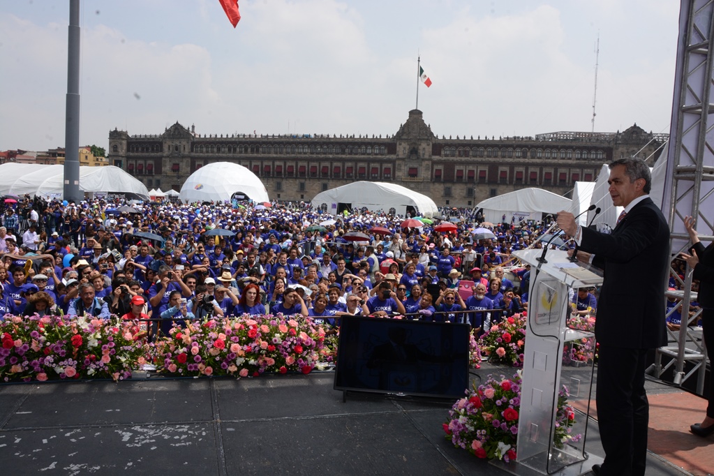 Conmemoración en el Zócalo del Día Internacional de la lucha contra el Alzheimer.