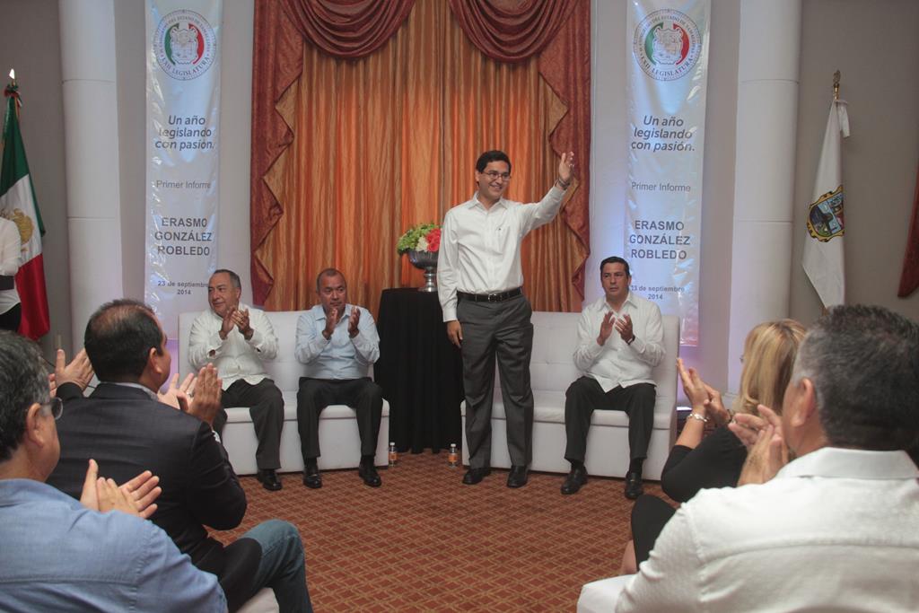 Así fue como el diputado rindió su primer informe de trabajo legislativo y de gestiones.
