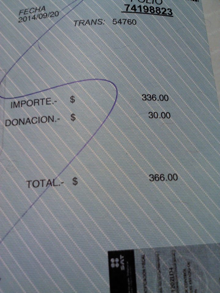 En el recibo que le dieron viene el cargo por la donación. 