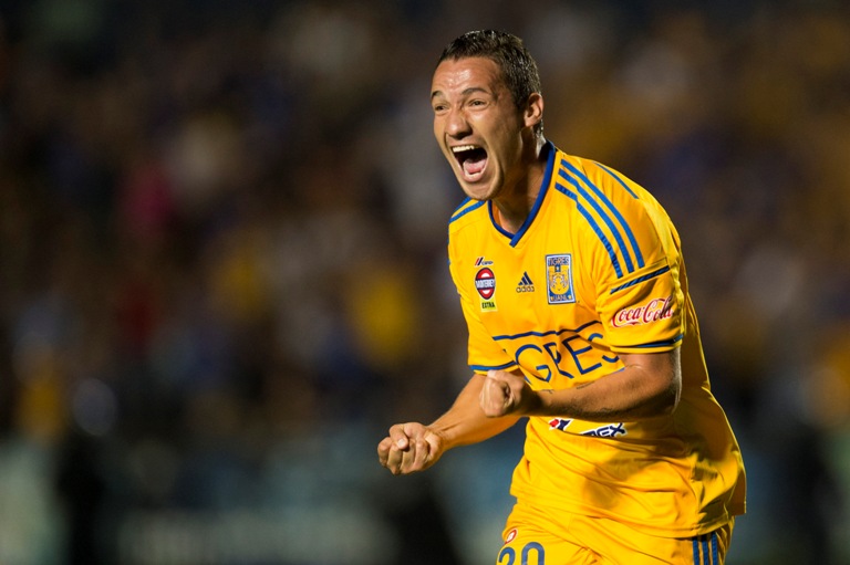 Jesús Dueñas celebra su anotación frente a Querétaro