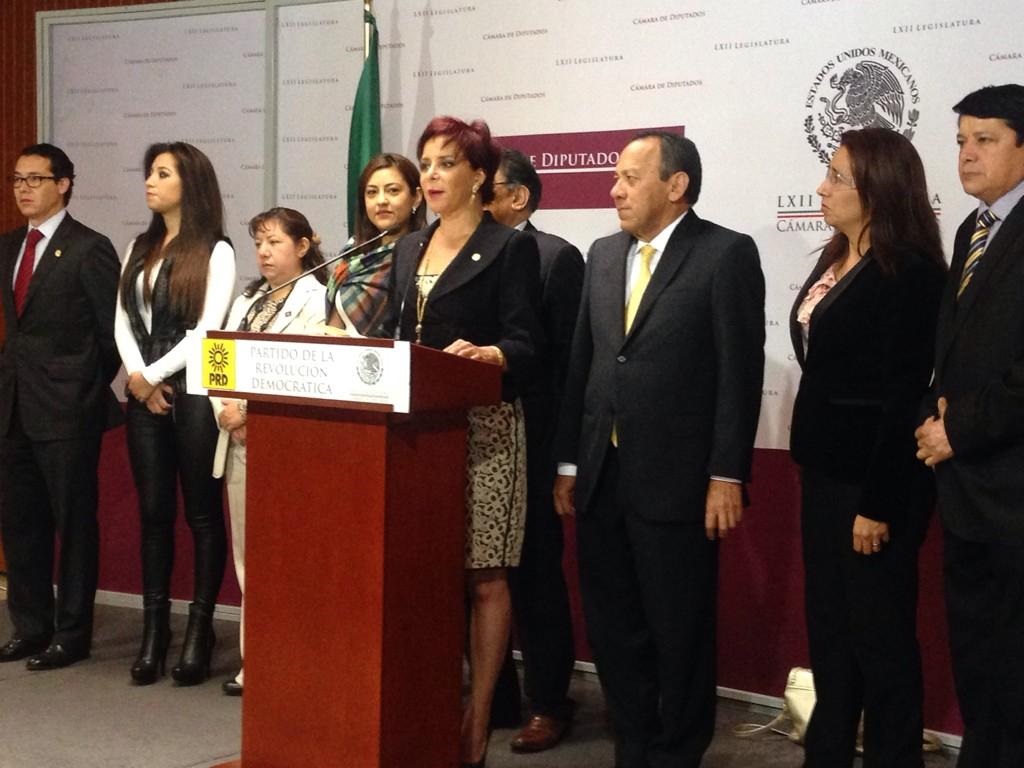 Conferencia de prensa del PRD en la Cámara de Diputados sobre la ley de telecomunicaciones.