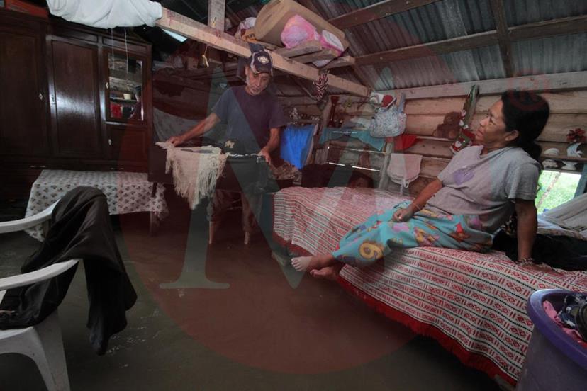 Familias de los ejidos Cruz Grande y el Camalote afirman que tienen seis días con agua en sus viviendas