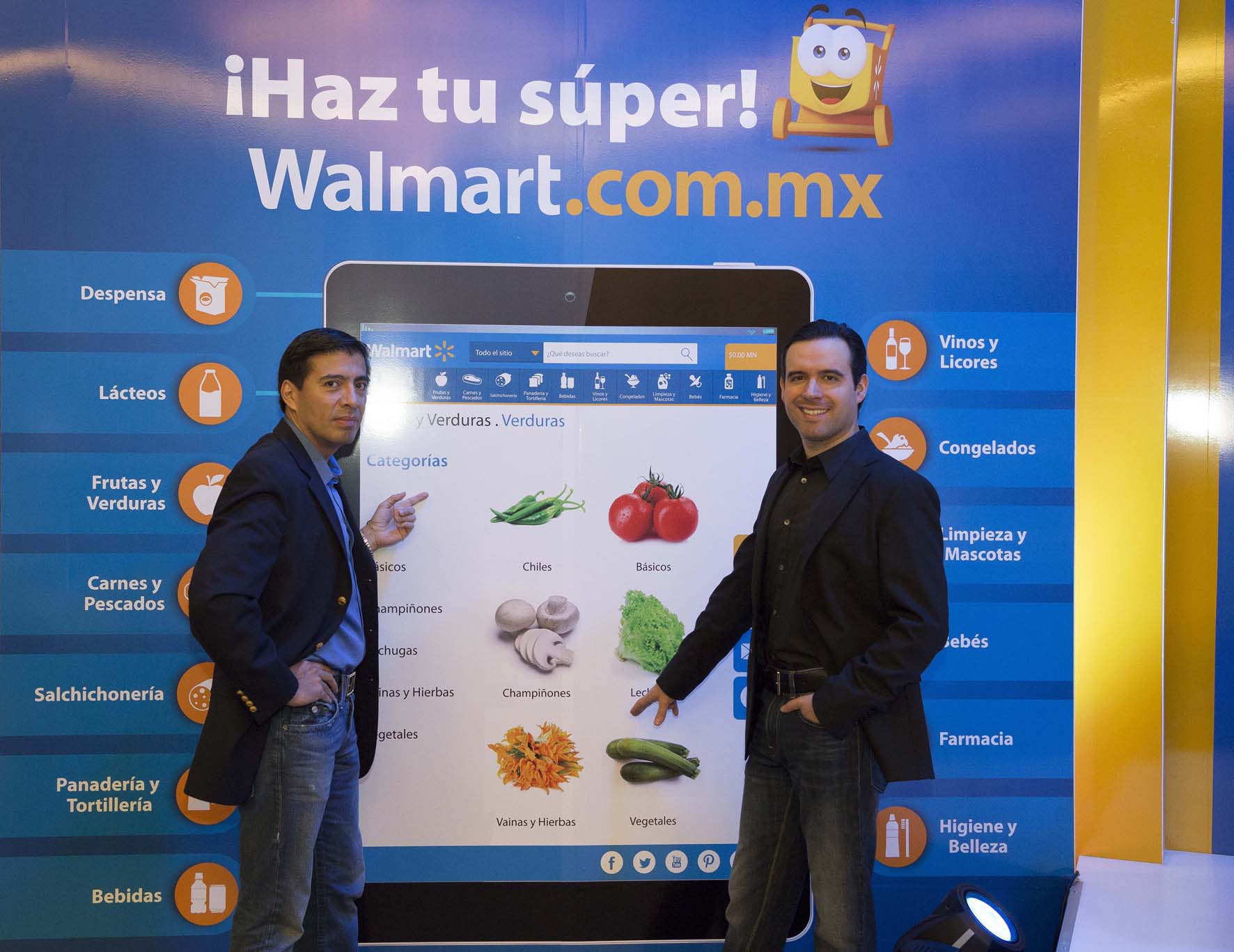 De izquierda a derecha, Juan Carlos García, vicepresidente de e-Commerce de Walmart de México y Centroamérica; y Cui Arroyo, director de e-Commerce pa