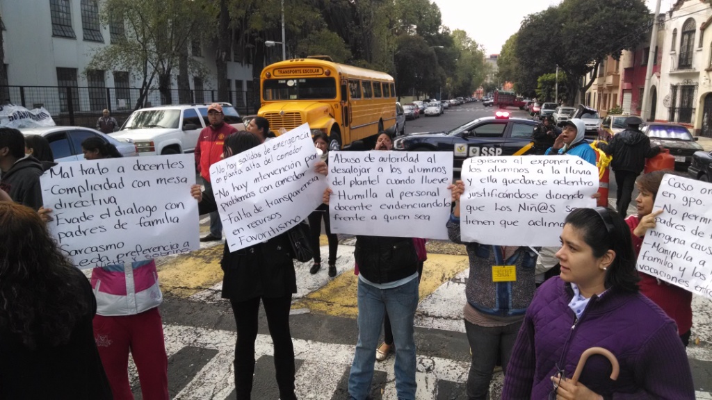 Los manifestantes amagaron con cerrar más vialidades de la colonia Roma si no se destituye a la directora.