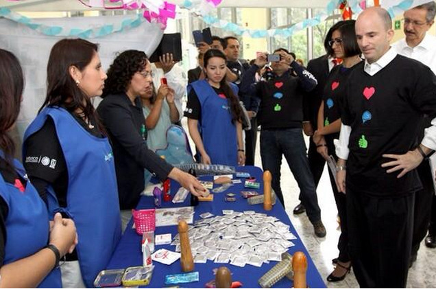 El titular del IMSS dijo que la campaña es una oportunidad para que los adolescentes mexicanos dialoguen sobre el embarazo y reciban la información ne