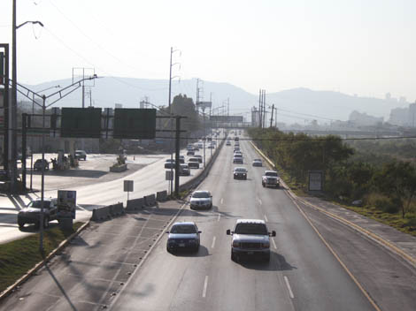 Los carriles exprés serían reactivados para los automovilistas después de las 12:00 de cada domingo, en caso de aprobarse.