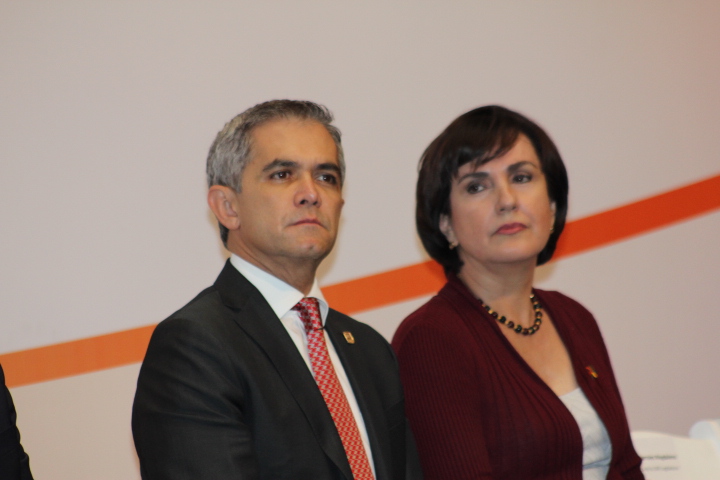El jefe de Gobierno, Miguel Ángel Mancera, y la secretaria de Trabajo y Fomento al Empleo, Patricia Mercado.