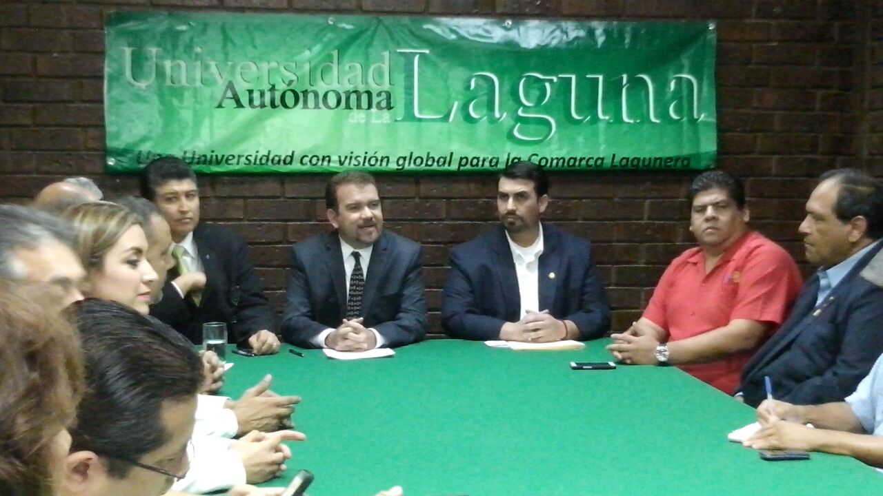 Representantes de clubes Rotarios de La Laguna, la Oficina de Convenciones y Visitantes (OCV), CANIRAC, y la Universidad Autónoma de La Laguna